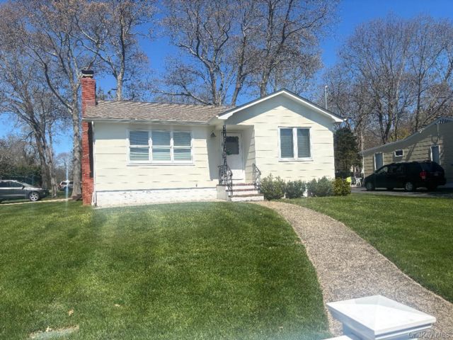  3 BR,  1.00 BTH &nbsp;Ranch style home in Center Moriches