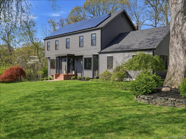  6 BR,  3.00 BTH &nbsp;Colonial style home in Miller Place