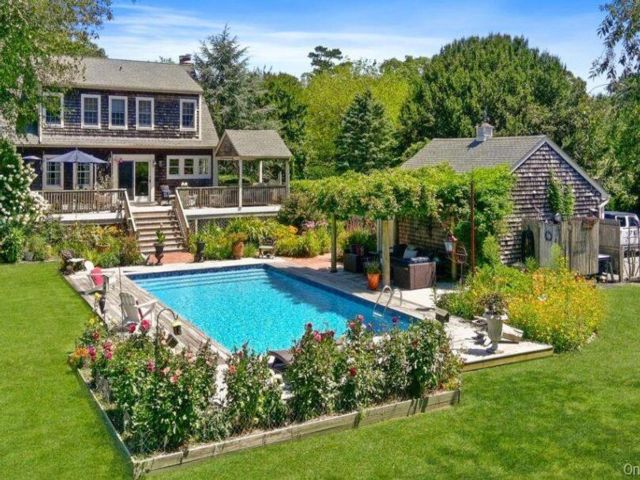  2 BR,  2.00 BTH &nbsp;Cape cod style home in Brookhaven