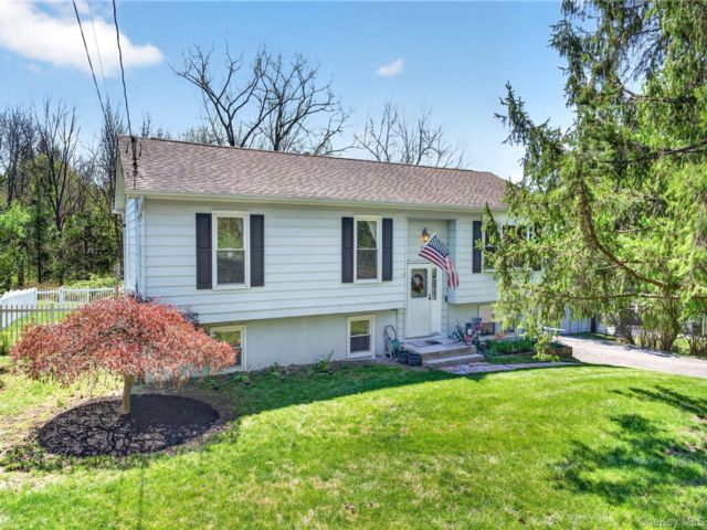  3 BR,  1.00 BTH &nbsp;Raised ranch style home in Florida