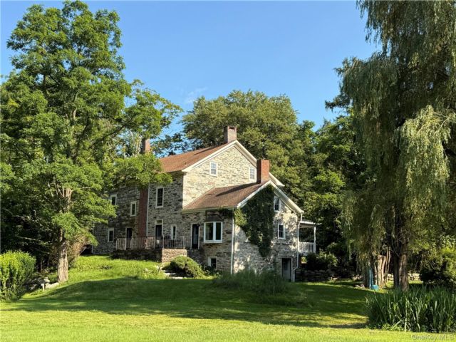  4 BR,  3.00 BTH &nbsp;Other style home in Wallkill