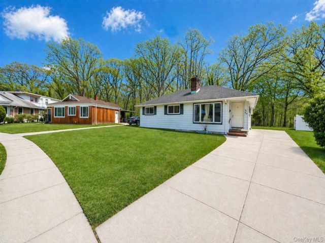  3 BR,  1.00 BTH &nbsp;Ranch style home in West Hempstead