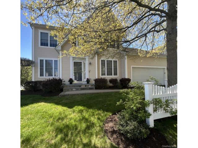  5 BR,  3.00 BTH &nbsp;Colonial style home in White Plains