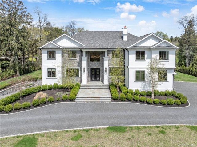  5 BR,  7.00 BTH &nbsp;Modern style home in Lloyd Neck