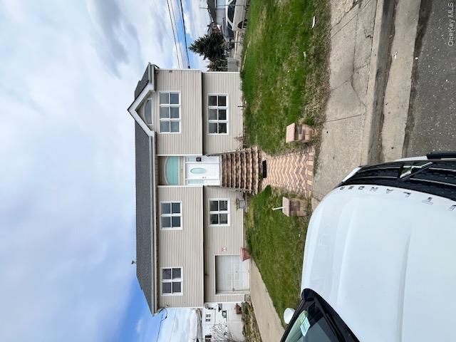  5 BR,  3.00 BTH &nbsp;Hi ranch style home in Inwood