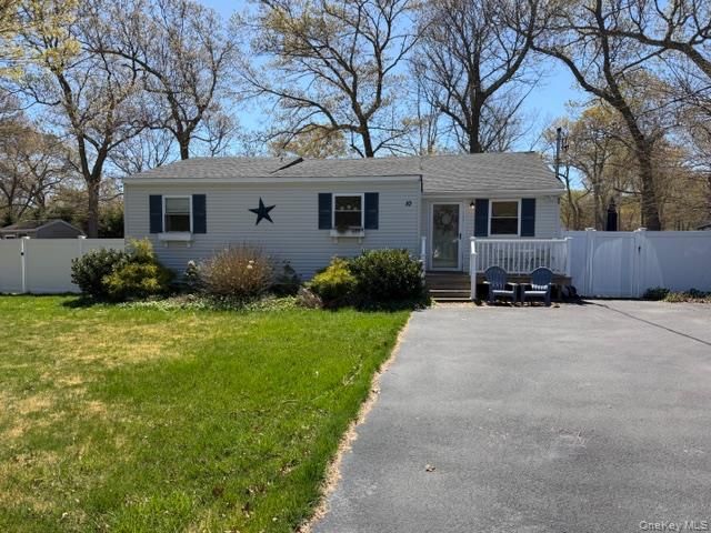  3 BR,  2.00 BTH &nbsp;Ranch style home in Centereach