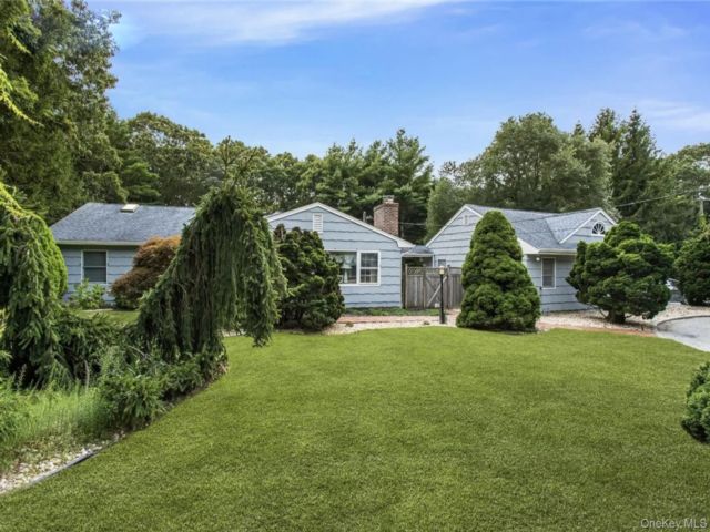  3 BR,  2.00 BTH &nbsp;Ranch style home in East Quogue