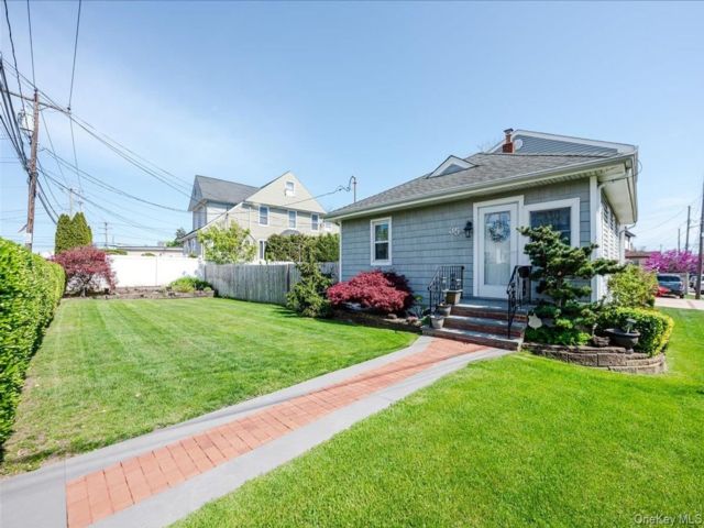 3 BR,  2.00 BTH &nbsp;Other style home in Inwood