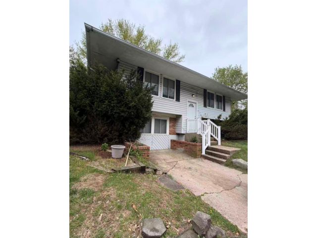  4 BR,  2.00 BTH &nbsp;Hi ranch style home in East Setauket