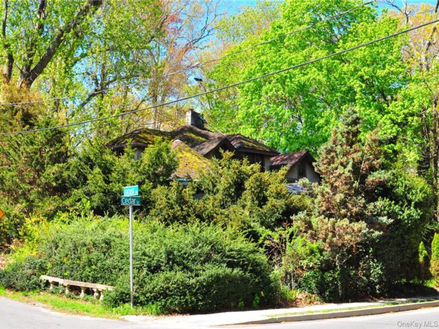  5 BR,  3.00 BTH &nbsp;Craftsman style home in Stony Brook