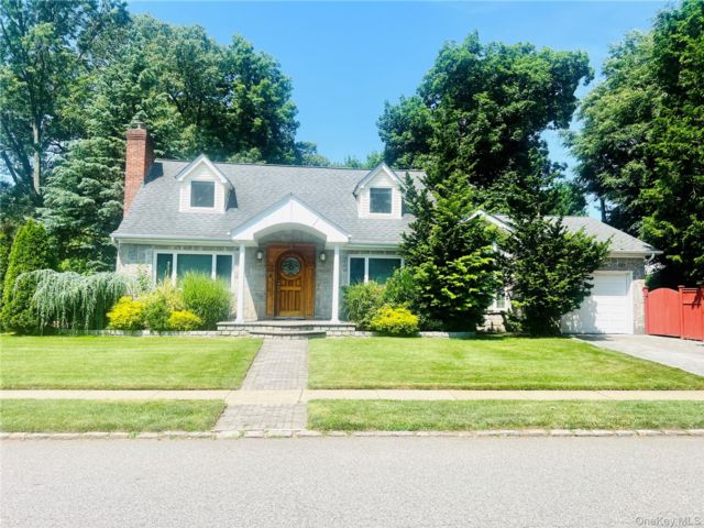  4 BR,  3.00 BTH &nbsp;Cape cod style home in New Hyde Park