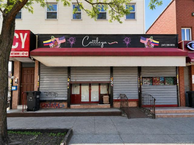 Studio,  0.00 BTH &nbsp;Commercial style home in Ridgewood