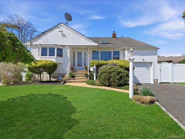 [Wantagh Real Estate, listing number 7279459]