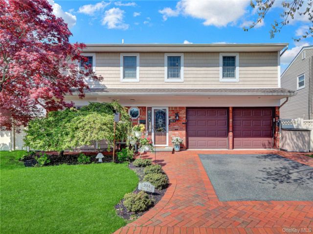  4 BR,  3.00 BTH &nbsp;Splanch style home in Oceanside