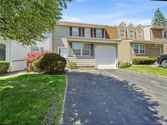  3 BR,  3.00 BTH &nbsp;Condo style home in Woodbury