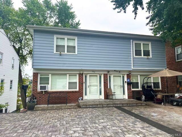  3 BR,  2.00 BTH &nbsp;Colonial style home in Yonkers
