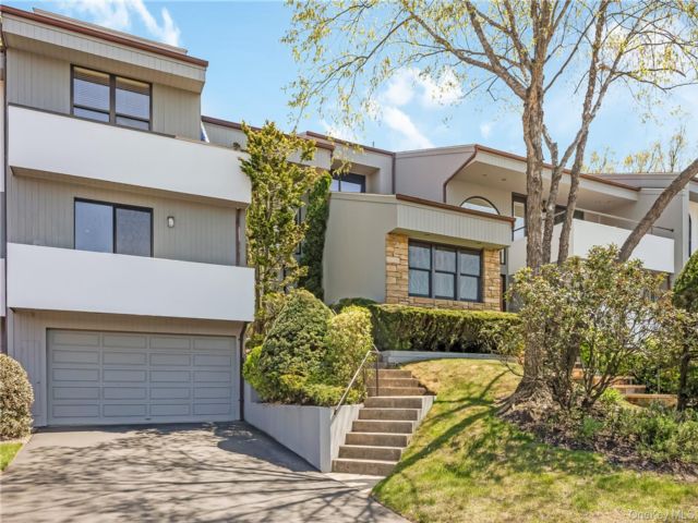  3 BR,  3.00 BTH &nbsp;Condo style home in Woodbury