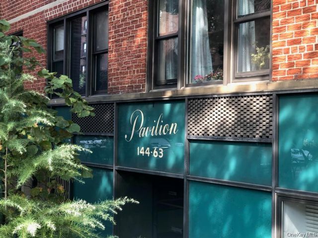  2 BR,  1.00 BTH &nbsp;Other style home in Flushing