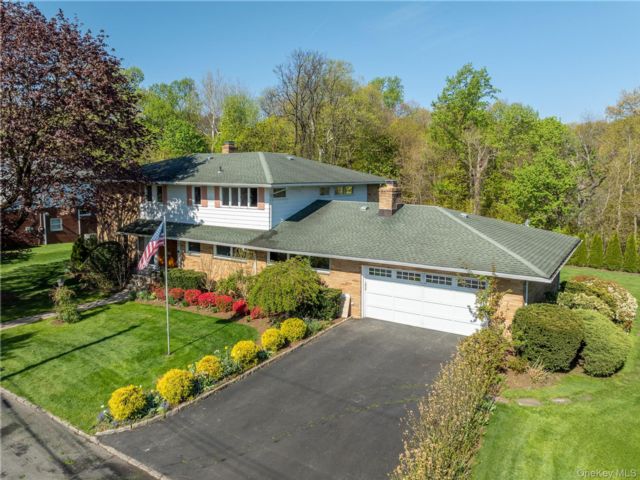  4 BR,  3.00 BTH &nbsp;Colonial style home in Yonkers