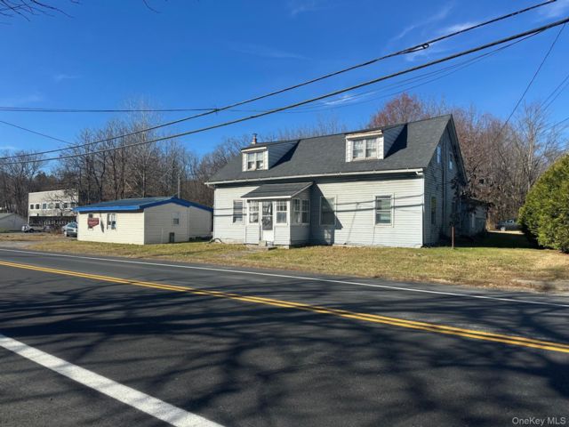  3 BR,  2.00 BTH &nbsp;Traditional style home in New Windsor