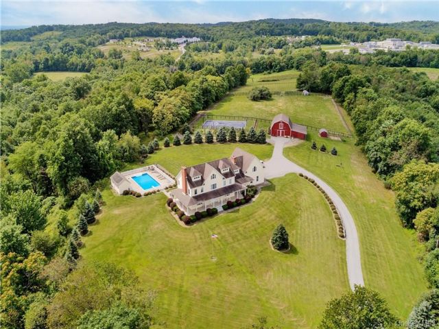  6 BR,  3.00 BTH &nbsp;Colonial style home in Goshen