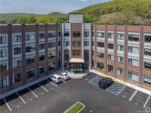  1 BR,  1.00 BTH &nbsp;Contemporary style home in Suffern