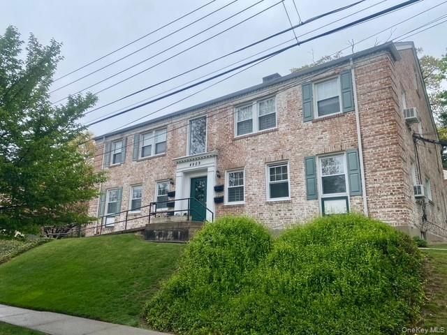  2 BR,  1.00 BTH &nbsp;Other style home in Douglaston