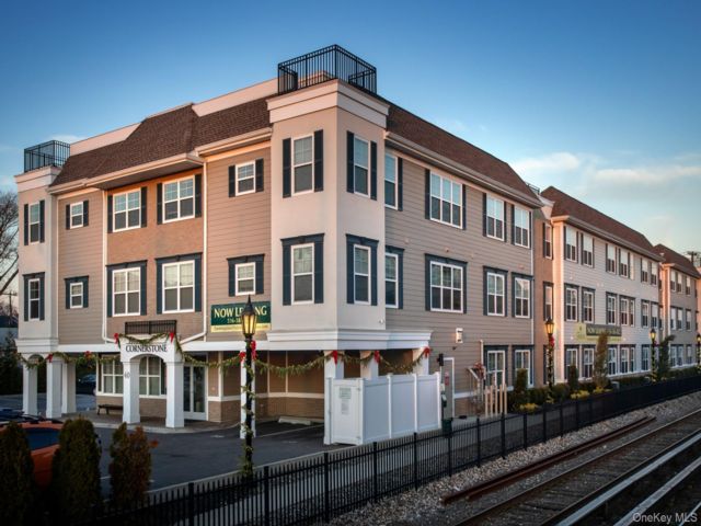  1 BR,  1.00 BTH &nbsp;Other style home in Farmingdale