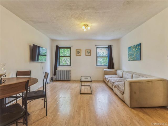  2 BR,  1.00 BTH &nbsp;Garden style home in Kew Garden Hills