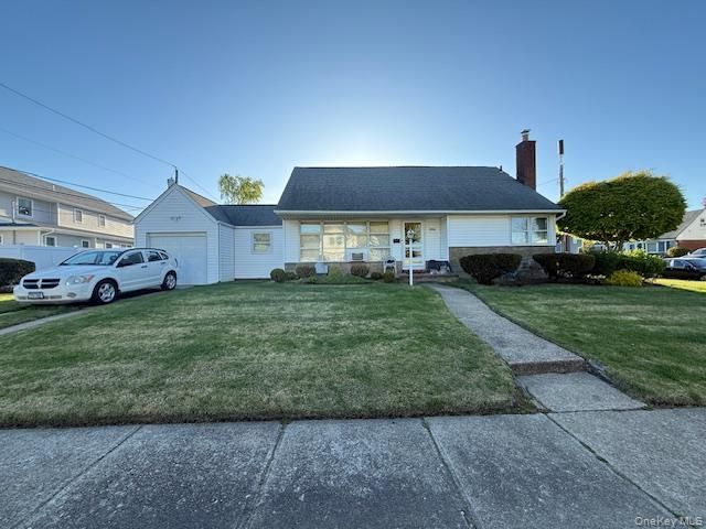  2 BR,  1.00 BTH &nbsp;Cape cod style home in West Hempstead