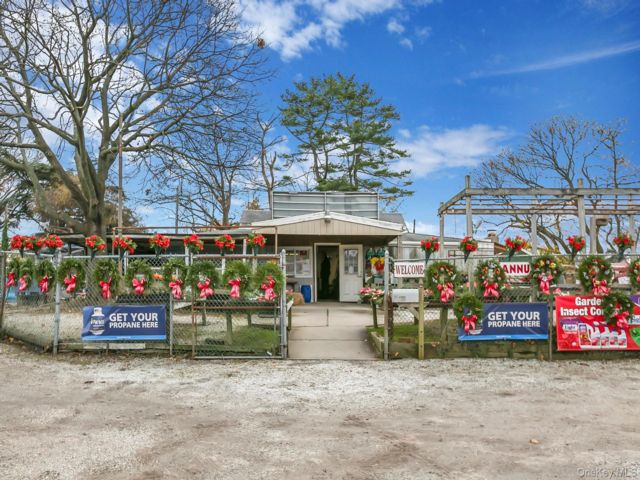 Studio,  0.00 BTH &nbsp;Commercial style home in Farmingdale