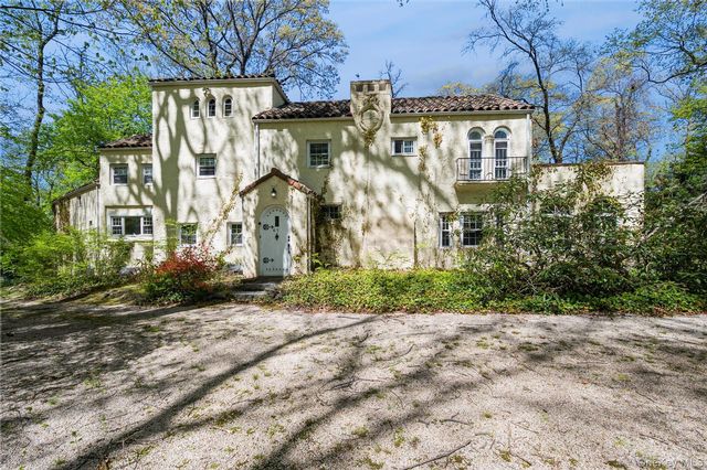  5 BR,  3.00 BTH &nbsp;Mediterranean style home in Roslyn Estates