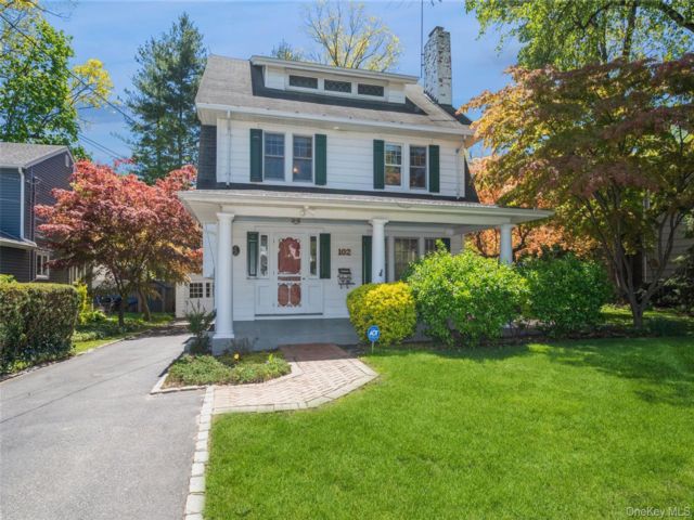  4 BR,  3.00 BTH &nbsp;Colonial style home in Port Washington