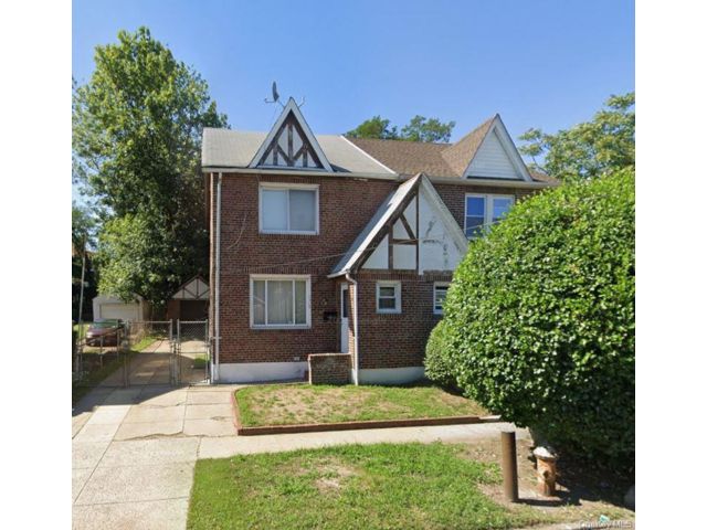  4 BR,  3.00 BTH &nbsp;Other style home in Cambria Heights