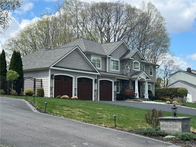  4 BR,  3.00 BTH &nbsp;Colonial style home in Smithtown