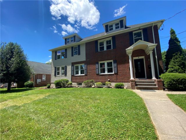  3 BR,  3.00 BTH &nbsp;Colonial style home in Glen Cove