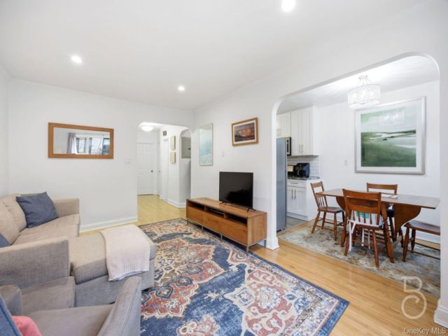  5 BR,  2.00 BTH &nbsp;House style home in Astoria