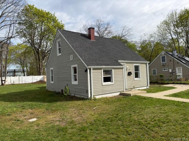  4 BR,  1.00 BTH &nbsp;Ranch style home in Central Islip