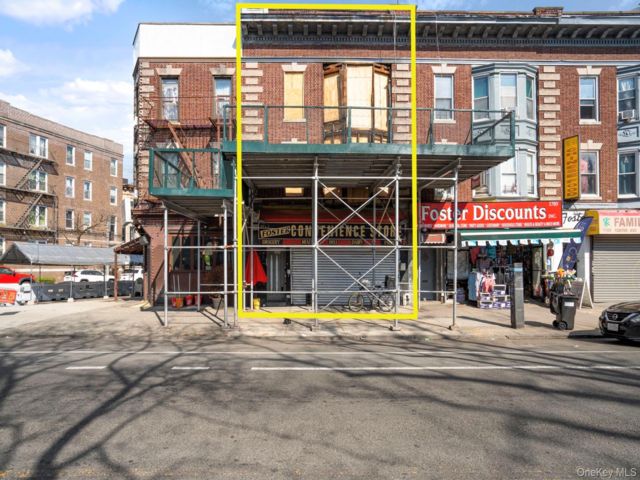  4 BR,  0.00 BTH &nbsp;Commercial style home in Flatbush