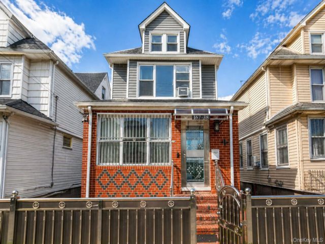  4 BR,  4.00 BTH &nbsp;A-frame style home in Jamaica