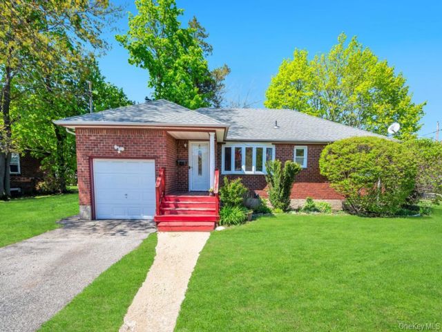  3 BR,  1.00 BTH &nbsp;Ranch style home in Hempstead