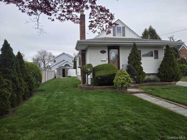  2 BR,  2.00 BTH &nbsp;Other style home in Oceanside