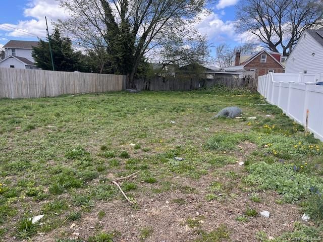 Lot <b>Size:</b>  &nbsp;House style home in Copiague