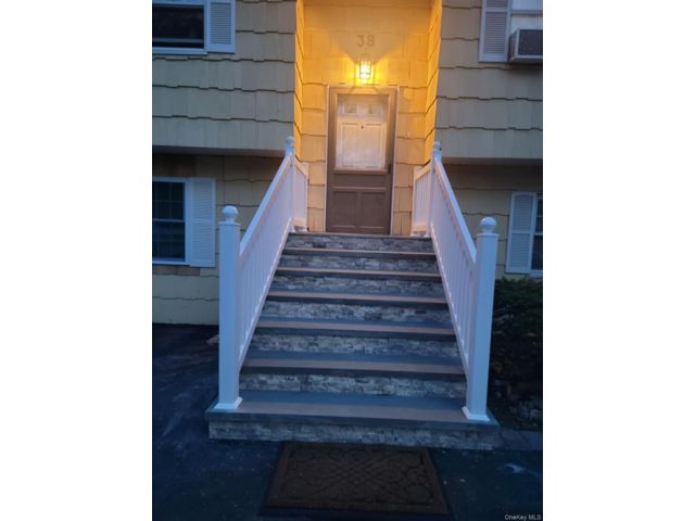  6 BR,  3.00 BTH &nbsp;Hi ranch style home in Central Islip