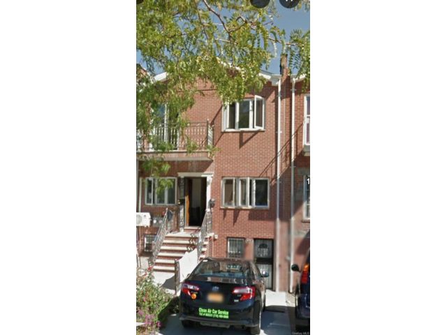  3 BR,  2.00 BTH &nbsp;House style home in Flushing
