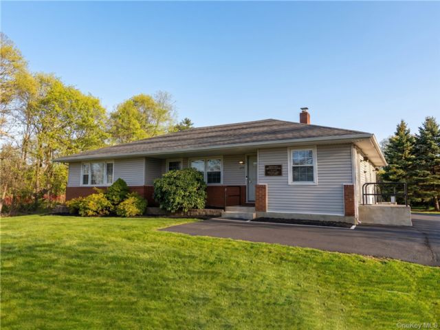 Studio,  0.00 BTH &nbsp;Commercial style home in East Islip