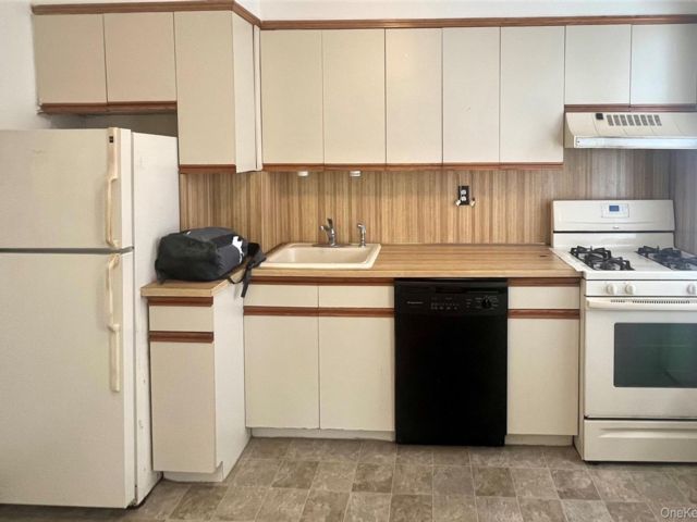 [Woodhaven Real Estate, listing number 7280083]