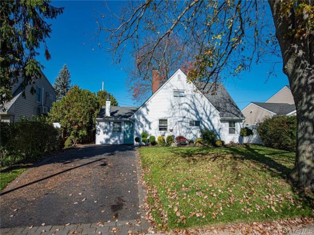  4 BR,  2.00 BTH &nbsp;A-frame style home in Hicksville