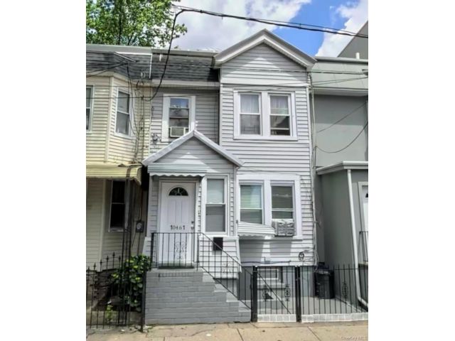  3 BR,  3.00 BTH &nbsp;Colonial style home in Richmond Hill