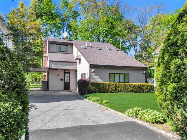  3 BR,  3.00 BTH &nbsp;A-frame style home in Great Neck